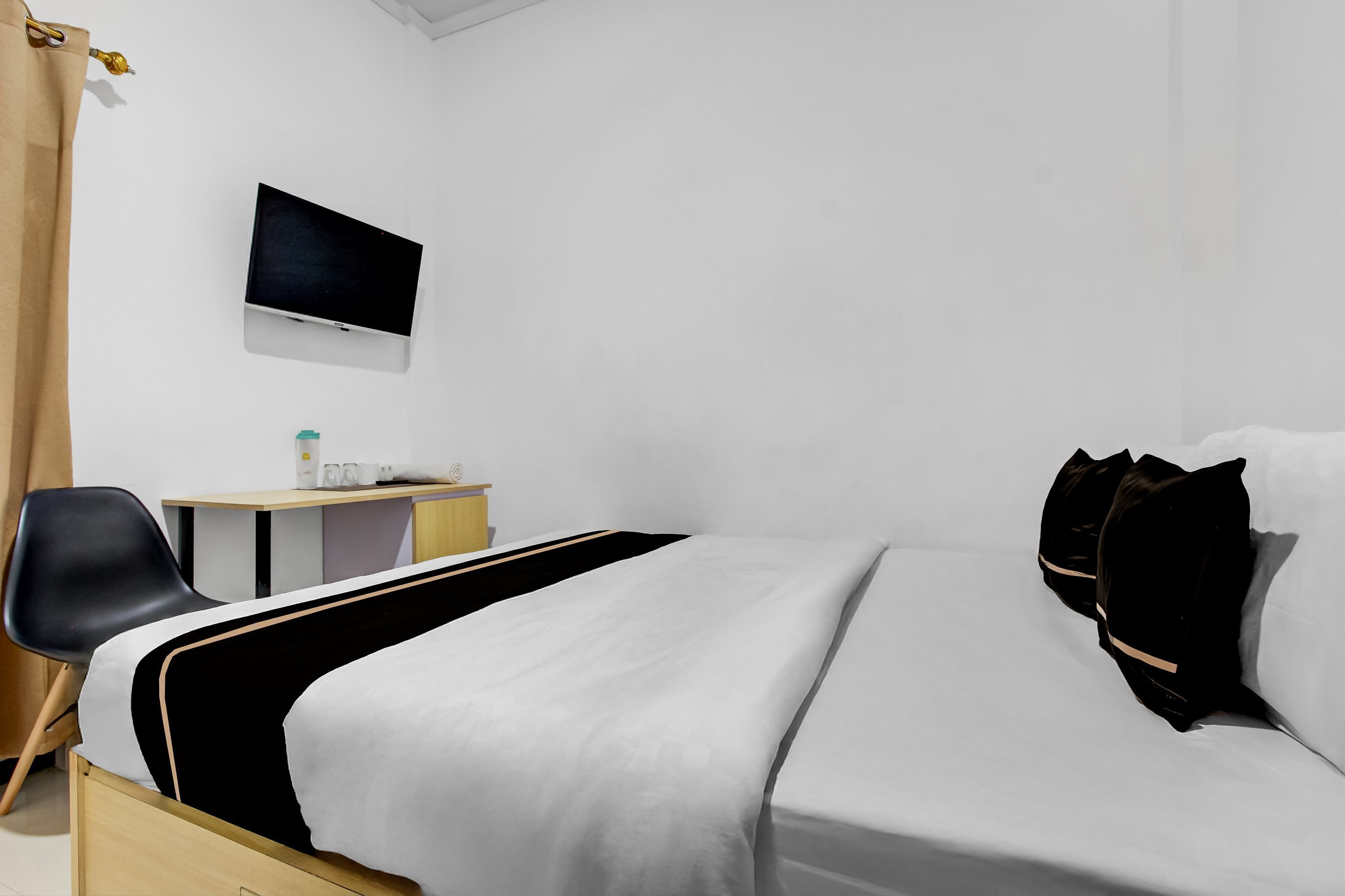 华丽双人房 | 隔音、免费 WiFi、床单