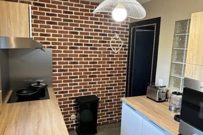 Refrigerador, microondas, horno, placa de cocina