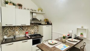 Private kitchen - Donn'anna Naples City Center Luxury Apartment (Naples)