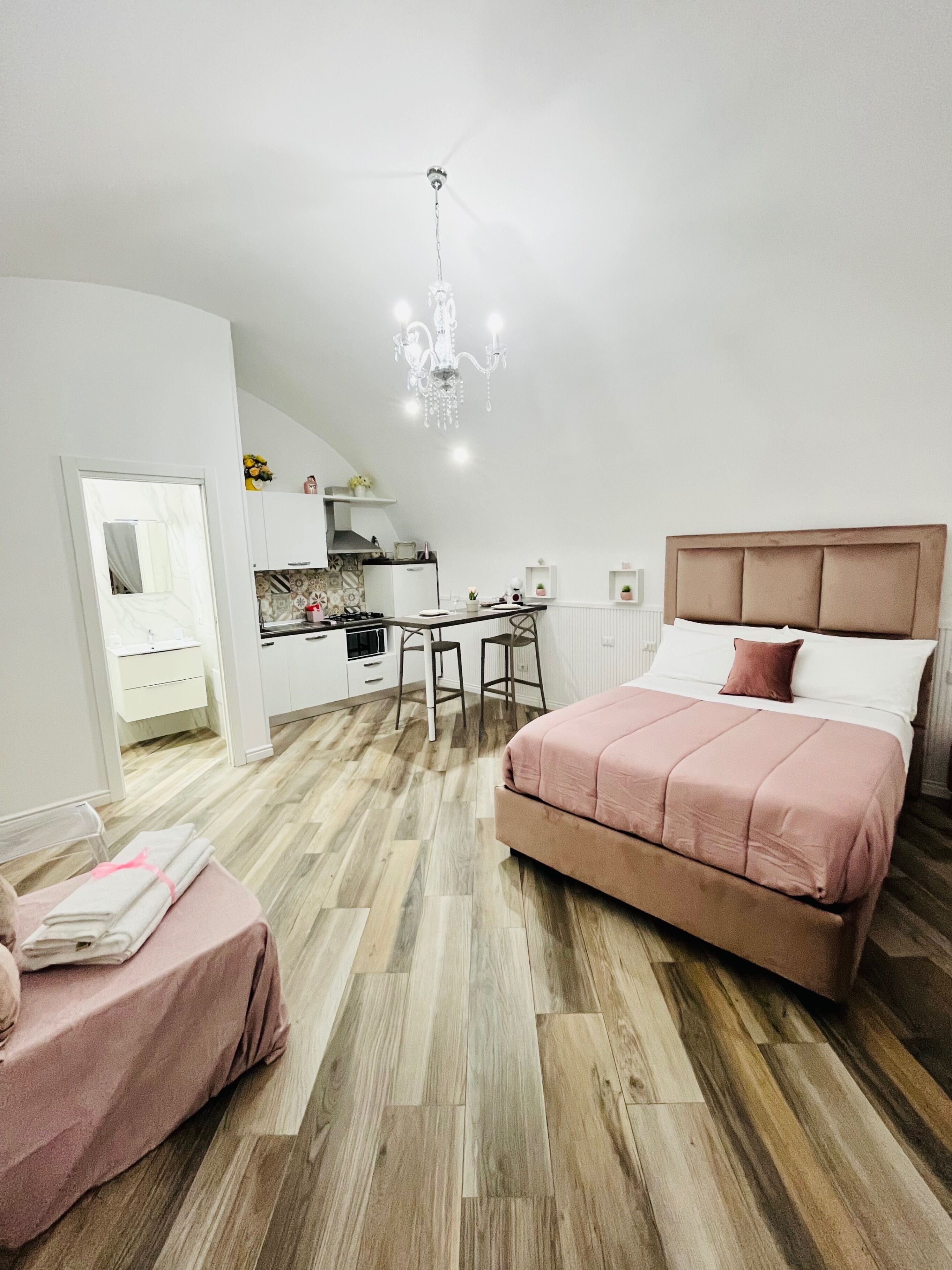 1 chambre, fer et planche à repasser, Wi-Fi gratuit, draps fournis