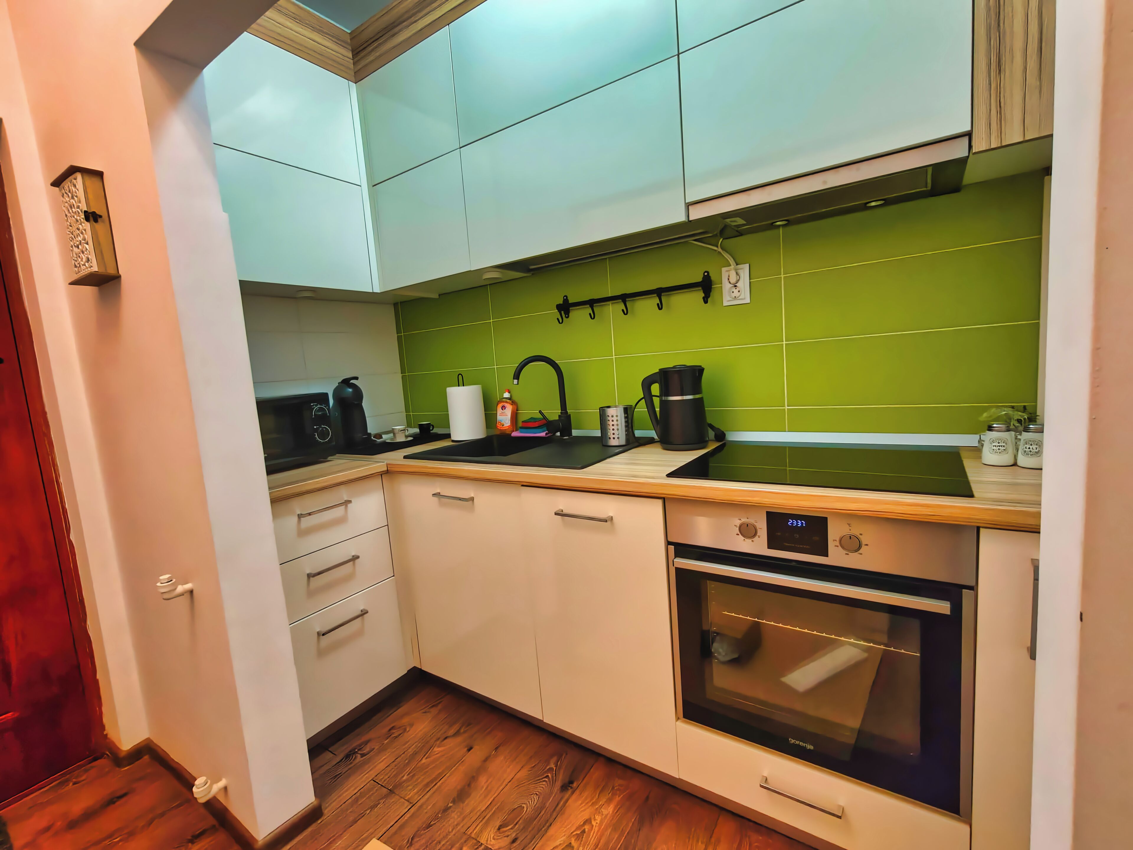 Deluxe Studio, Kitchen, City View | Private kitchen | Espresso maker, coffee/tea maker, electric kettle