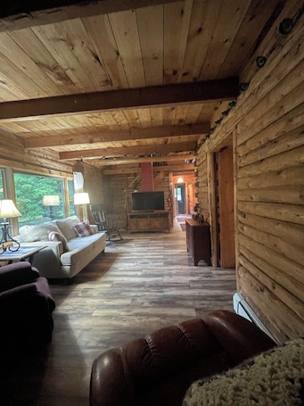 Smart TV. Superior Pines Farm Log Cabin w/ Snowmobile Access, Near Beach, Sleeps 9