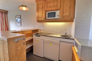 Coffee/tea maker, fridge, microwave, dishwasher - 3rd floor, balcony, 53m², Méribel-Mottaret (Méribel - Les Allues)