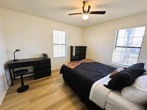Desk, iron/ironing board, WiFi, bed sheets - 3 Bedroom Home in Avilla (Alexander)