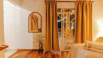 2 quartos, escrivaninha, ferros/tábuas de passar roupa