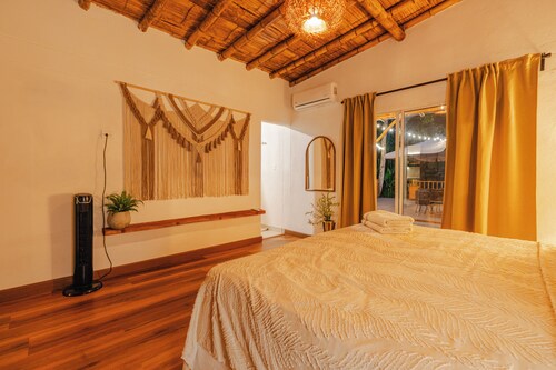 Aguas Vitales - Cabin Retreat with Spring-Fed Pool