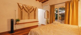 Aguas Vitales - Cabin Retreat with Spring-Fed Pool