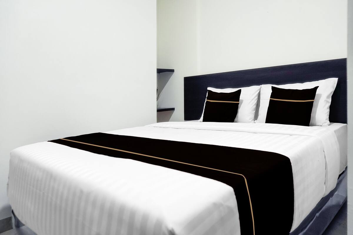 デラックス ダブルルーム | デスク、WiFi (無料)、ベッドシーツ