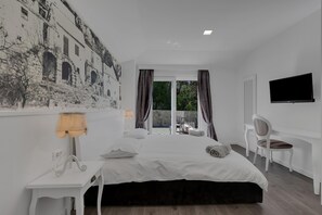 5 habitaciones, tabla de planchar con plancha y ropa de cama 