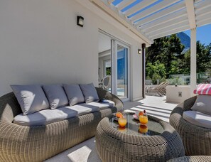 Villa | Balcony - Luxury Villa in Baska Voda (Baska Voda)