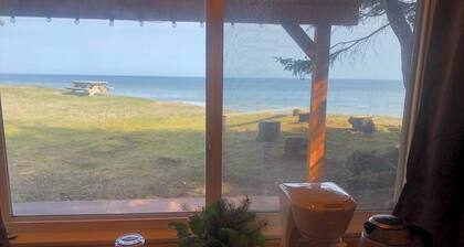 Rustic Ocean Front Tiny Cabin in the quiet farming town of Haida Gwaii