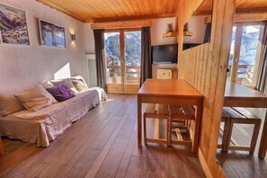 Living area - 350m from resort center, 3rd floor, balcony, 32m², Méribel-Mottaret (Méribel - Les Allues)
