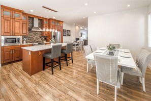 Dining - *Unbeatable location* | luxury retreat|Garage | AC (Calgary)