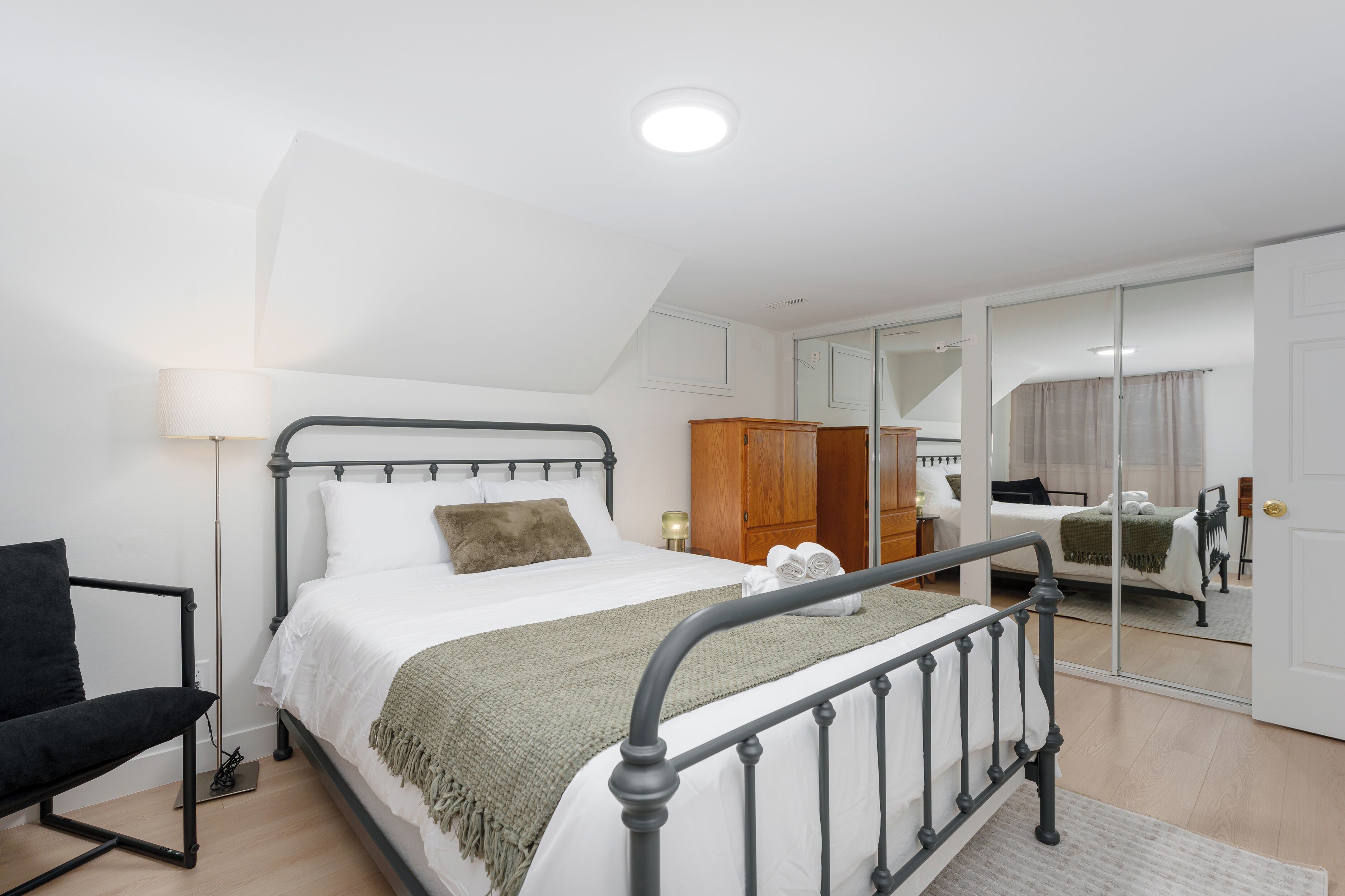 2 bedrooms, desk, iron/ironing board, free WiFi