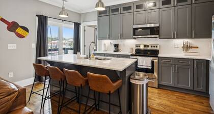 Luxury 2B Nashville Condo with rooftop