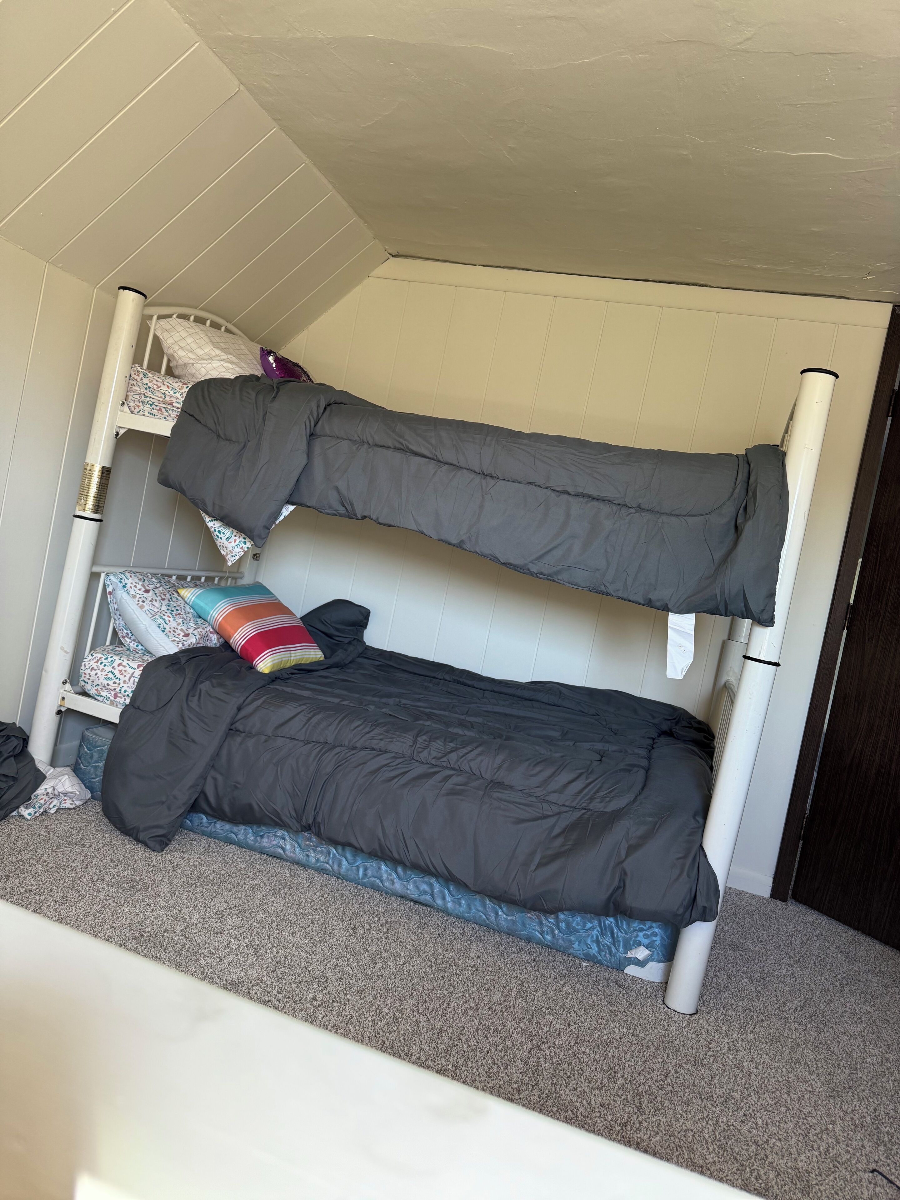 3 soverom, strykejern/-brett, wi-fi og sengetøy