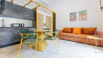 Double Room, Smoking, Housekeeping | Private kitchen