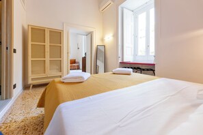 Double Room, Smoking, Housekeeping - Assoli House  (Naples)
