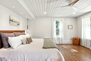 4 bedrooms, desk, iron/ironing board, travel cot