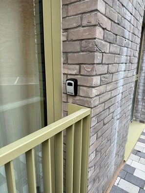 Exterior detail - Stylish 2BR Flat •Parking• 6 min to Luton Airport (Luton)