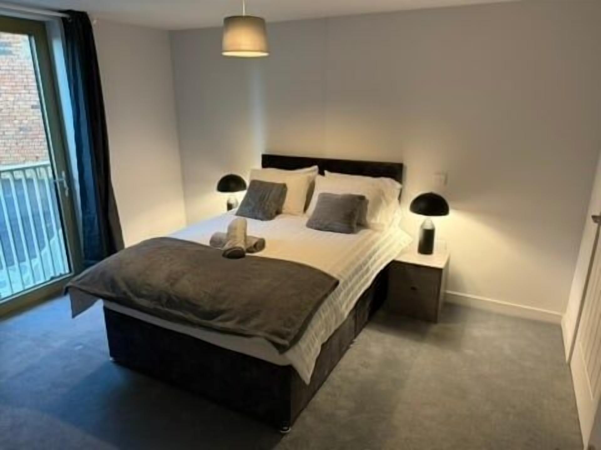 2 habitaciones, tabla de planchar con plancha y cuna de viaje 