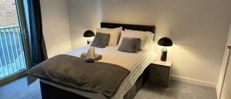 2 slaapkamers, een strijkplank/strijkijzer, reisbedje, gratis wifi