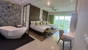Room - Spectacular 3-Bedroom Penthouse Loft, Private Rooftop Jacuzzi, Hammock Terrace (Q.R.)