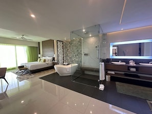 3 chambres, fer et planche à repasser, Wi-Fi, draps fournis