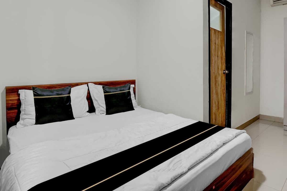 Deluxe Double Room | WiFi (free), bed sheets