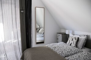 2 bedrooms, iron/ironing board, Internet, bed sheets - 5 minutes from the station, 70 m2 house in a small village. Ideal for family/work (Lipsheim)