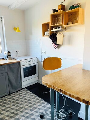 Private kitchen - 5 minutes from the station, 70 m2 house in a small village. Ideal for family/work (Lipsheim)