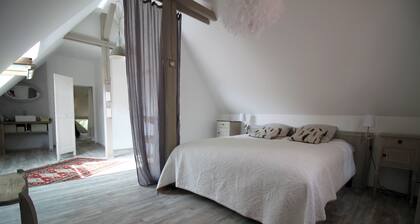 à 5 mn de la gare, maison de 70 m2 dans un petit village. Idéal famille/travail