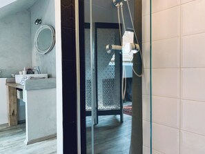 Hair dryer, towels, soap, toilet paper - 5 minutes from the station, 70 m2 house in a small village. Ideal for family/work (Lipsheim)