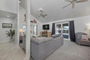 Una Smart TV, libros