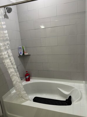 Handtücher, Seife, Toilettenpapier