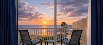 Sunset over Tampa Bay! Cozy 1-bedroom condo with private balcony!