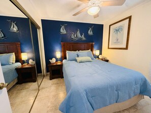 1 bedroom, desk, iron/ironing board, free WiFi - Sunset over Tampa Bay! Cozy 1-bedroom condo with private balcony! (Tampa)