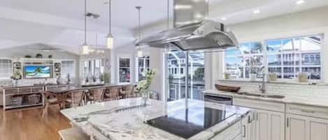 Micro-ondes, four, plaque de cuisson, lave-vaisselle