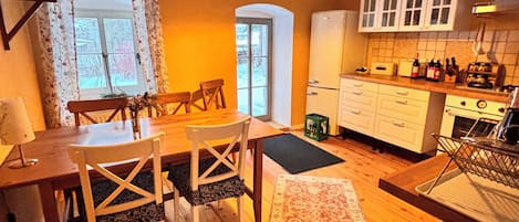 Fridge, stovetop, coffee/tea maker, electric kettle