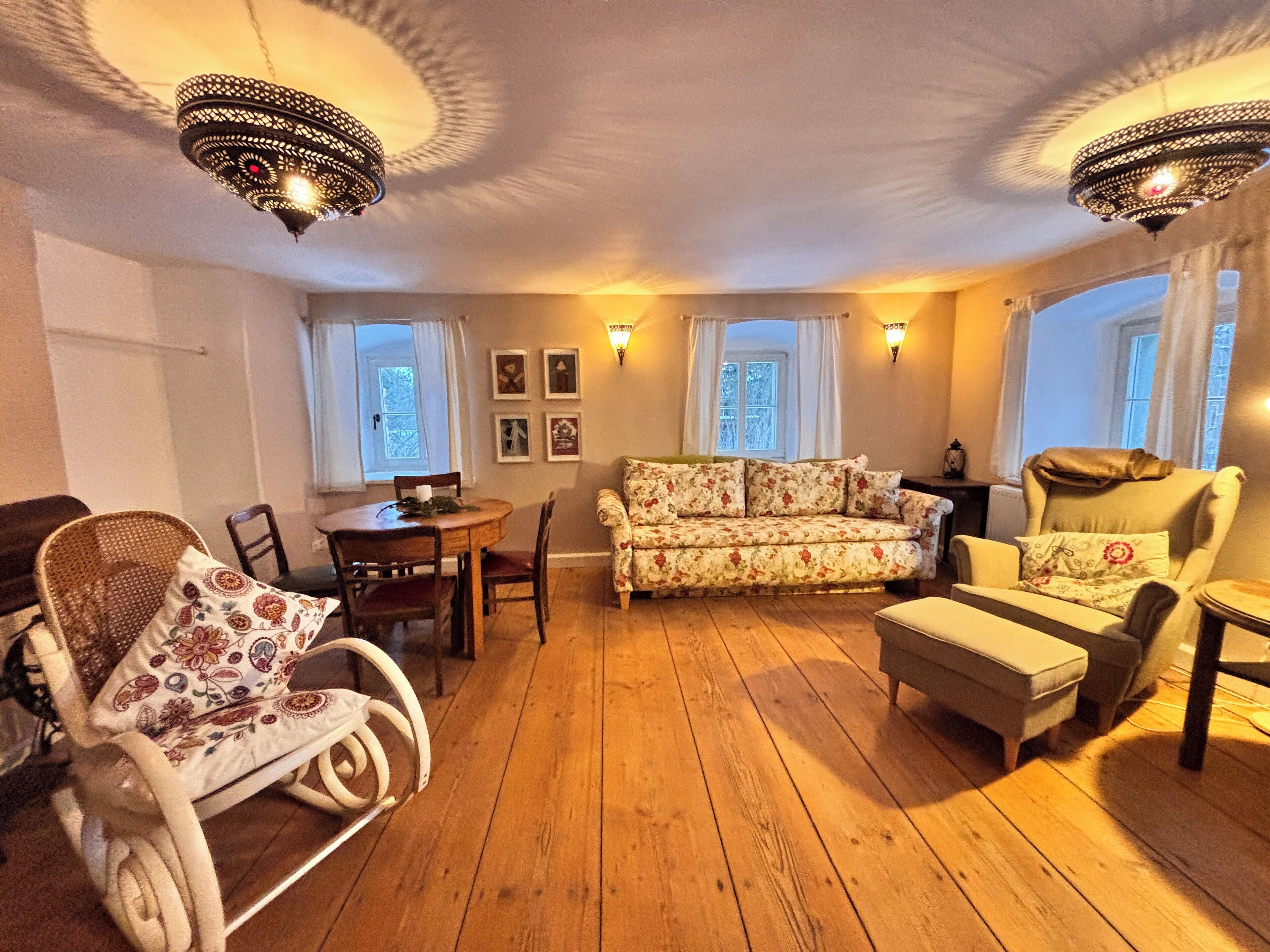 Wohnzimmer mit bequemes Schlafsofa