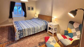 1 chambre, fer et planche à repasser, lit parapluie, Wi-Fi gratuit