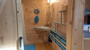 Shower, hair dryer, towels, soap - Quiet Cabin rental near Pat's Peak - Seacoast (Henniker)