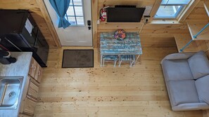 Living area - Quiet Cabin rental near Pat's Peak - Seacoast (Henniker)