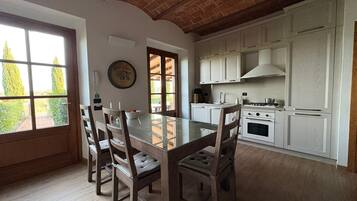 Kühlschrank, Ofen, Herdplatte, Geschirrspüler