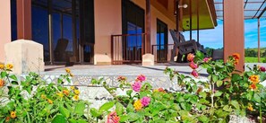 Property grounds - Blue Mountain Lodging Arenal (Monterrey)