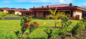 Property grounds - Blue Mountain Lodging Arenal (Monterrey)