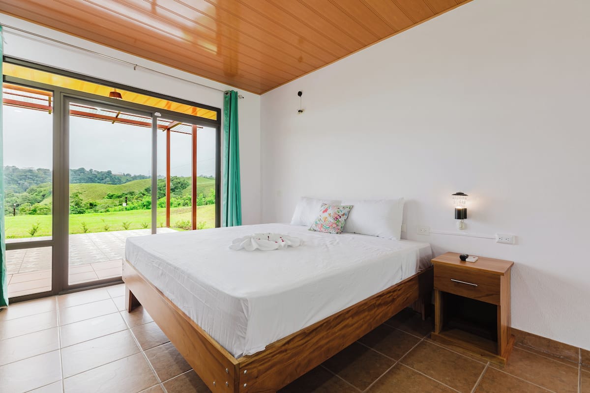 Room, Mountain View | Desk, free WiFi