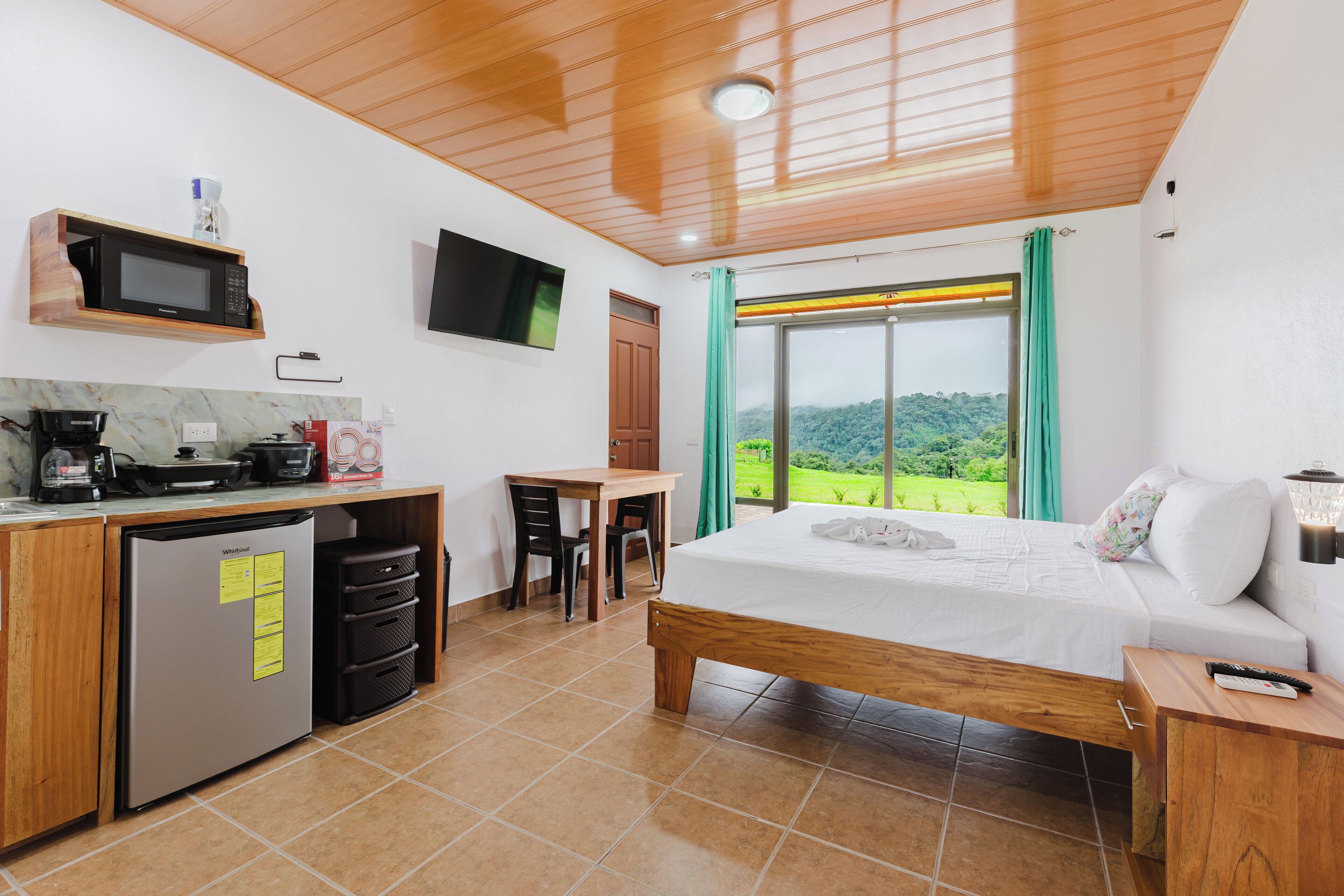 Room, Mountain View | Desk, free WiFi