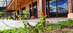Terrace/patio - Blue Mountain Lodging Arenal (Monterrey)