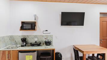 Room, Mountain View | Private kitchen